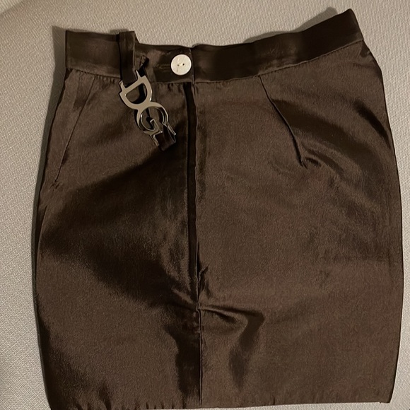 Dolce&Gabbana Silk Shorts with Logo Belt Buckle - Picture 7 of 8